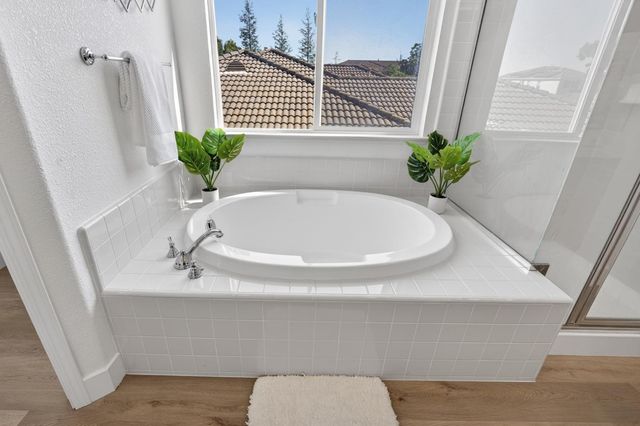 9837 LOIS STILTNER Ct, Elk Grove, CA 95624