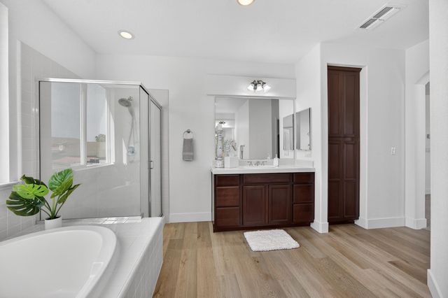 9837 LOIS STILTNER Ct, Elk Grove, CA 95624