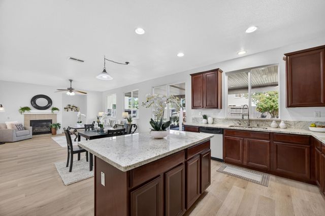9837 LOIS STILTNER Ct, Elk Grove, CA 95624