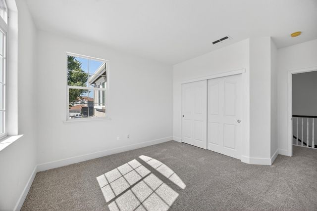 9837 LOIS STILTNER Ct, Elk Grove, CA 95624
