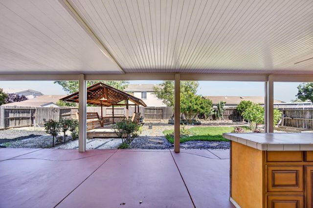 9837 LOIS STILTNER Ct, Elk Grove, CA 95624