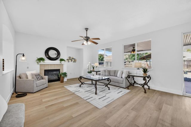 9837 LOIS STILTNER Ct, Elk Grove, CA 95624