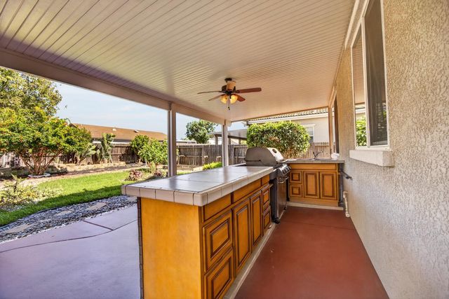 9837 LOIS STILTNER Ct, Elk Grove, CA 95624