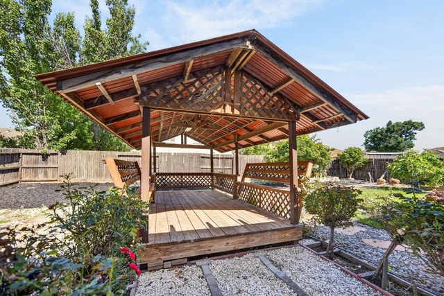 9837 LOIS STILTNER Ct, Elk Grove, CA 95624