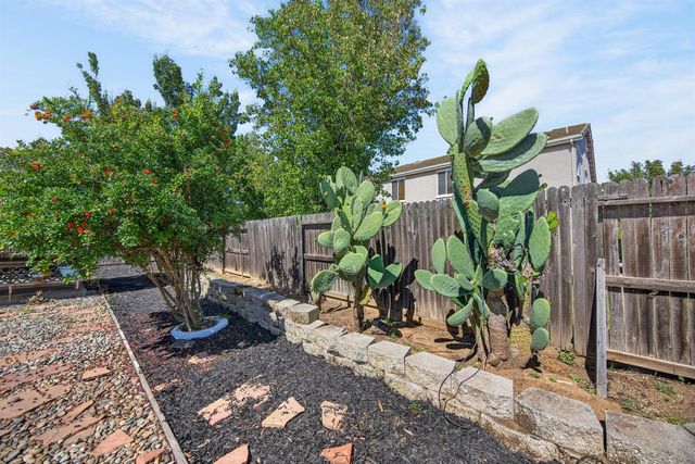 9837 LOIS STILTNER Ct, Elk Grove, CA 95624