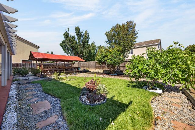 9837 LOIS STILTNER Ct, Elk Grove, CA 95624