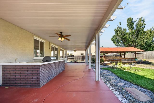 9837 LOIS STILTNER Ct, Elk Grove, CA 95624