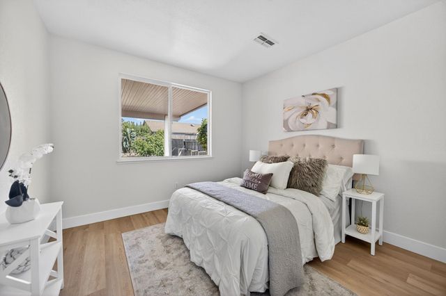 9837 LOIS STILTNER Ct, Elk Grove, CA 95624