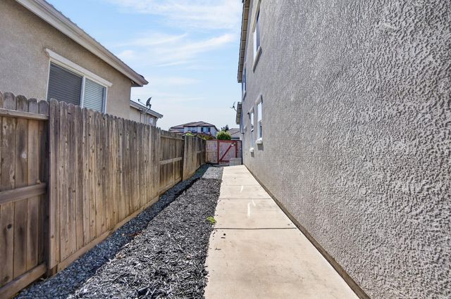 9837 LOIS STILTNER Ct, Elk Grove, CA 95624