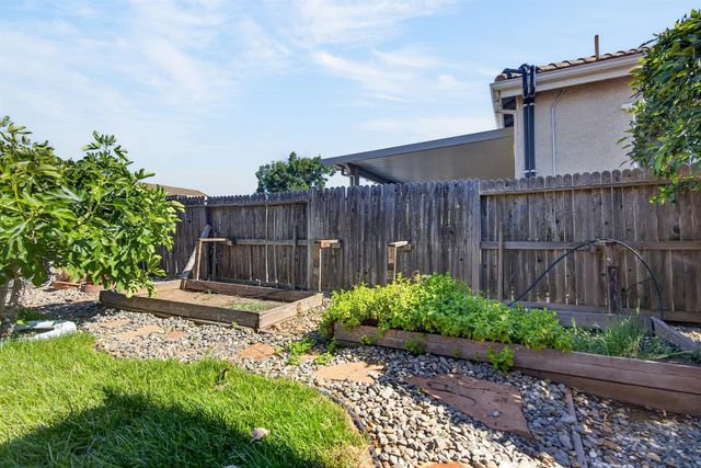 9837 LOIS STILTNER Ct, Elk Grove, CA 95624