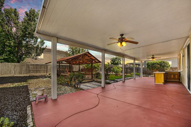 9837 LOIS STILTNER Ct, Elk Grove, CA 95624
