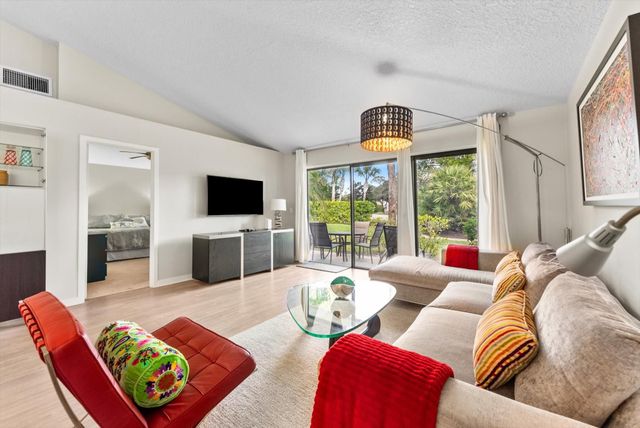 842 Club Dr 842, Palm Beach Gardens, FL 33418