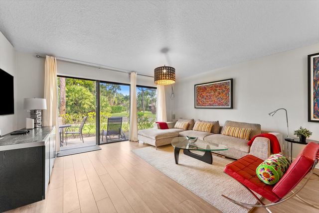 842 Club Dr 842, Palm Beach Gardens, FL 33418