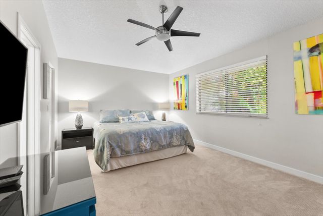 842 Club Dr 842, Palm Beach Gardens, FL 33418