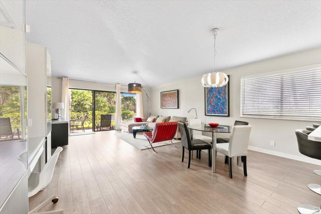 842 Club Dr 842, Palm Beach Gardens, FL 33418