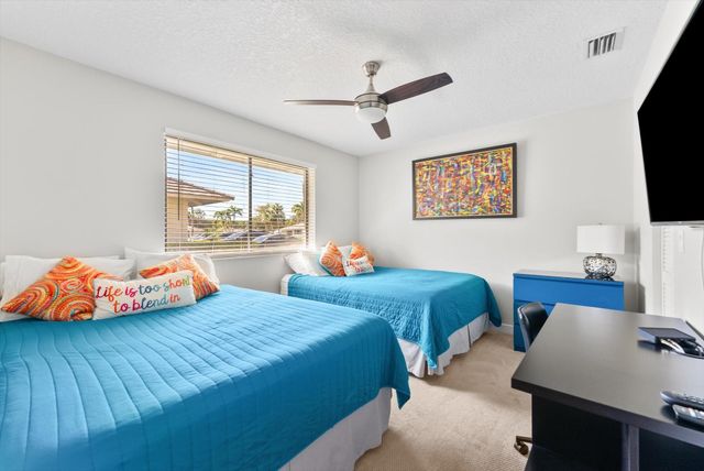 842 Club Dr 842, Palm Beach Gardens, FL 33418