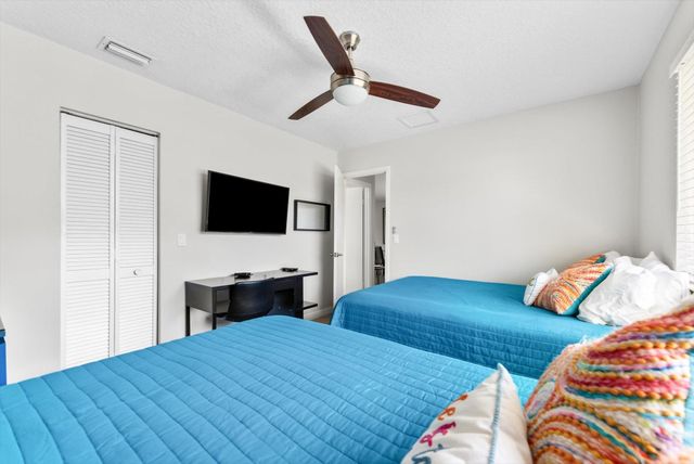 842 Club Dr 842, Palm Beach Gardens, FL 33418