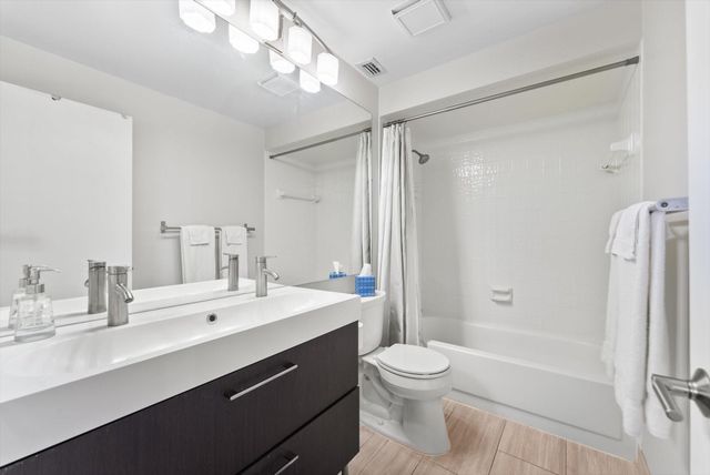 842 Club Dr 842, Palm Beach Gardens, FL 33418