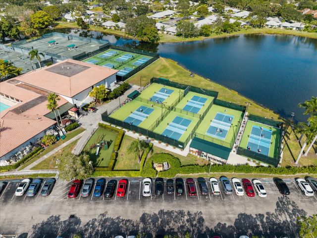 842 Club Dr 842, Palm Beach Gardens, FL 33418