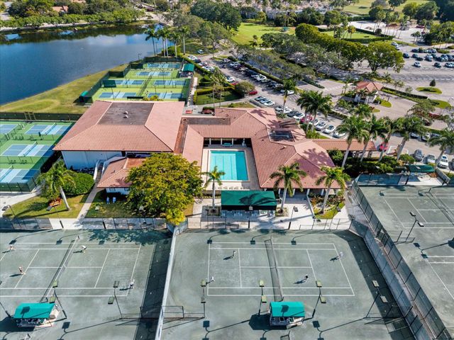 842 Club Dr 842, Palm Beach Gardens, FL 33418