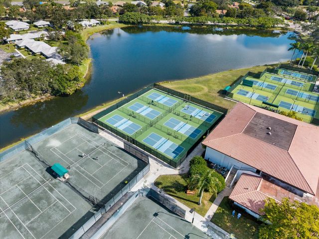 842 Club Dr 842, Palm Beach Gardens, FL 33418