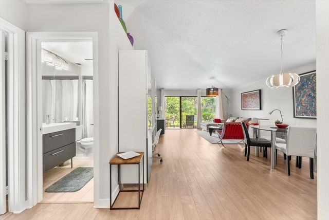 842 Club Dr 842, Palm Beach Gardens, FL 33418