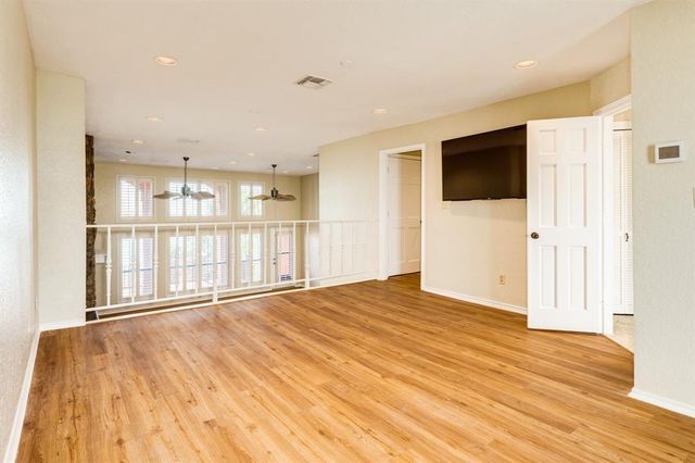 411 Sailfish Avenue 102, Freeport, TX 77541