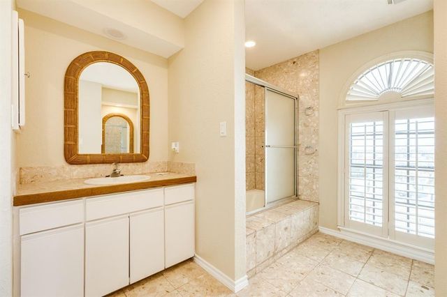 411 Sailfish Avenue 102, Freeport, TX 77541