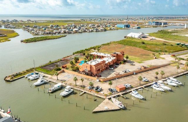 411 Sailfish Avenue 102, Freeport, TX 77541