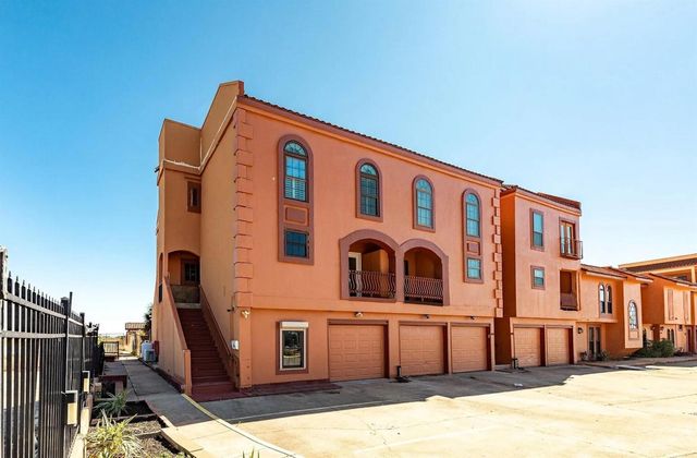 411 Sailfish Avenue 102, Freeport, TX 77541