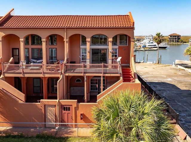 411 Sailfish Avenue 102, Freeport, TX 77541