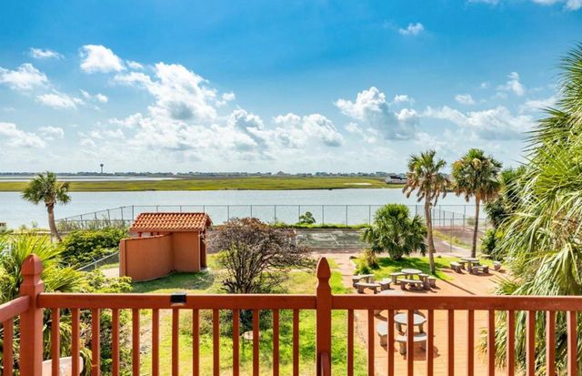 411 Sailfish Avenue 102, Freeport, TX 77541