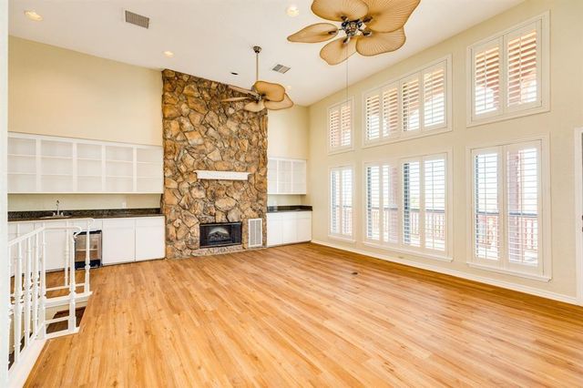 411 Sailfish Avenue 102, Freeport, TX 77541