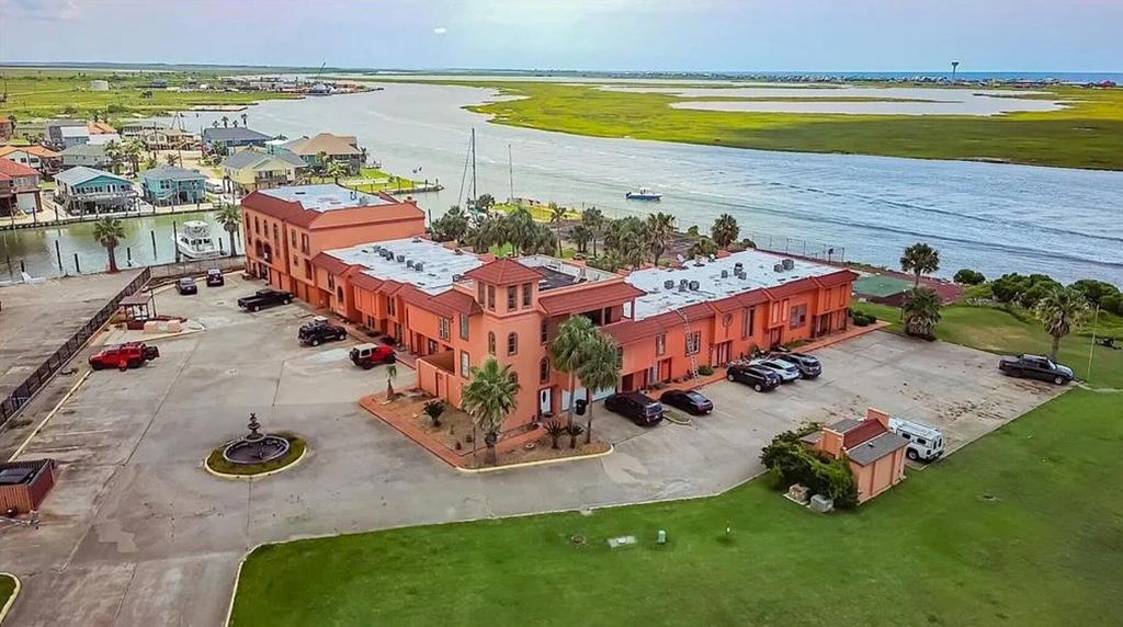 411 Sailfish Avenue 102, Freeport, TX 77541