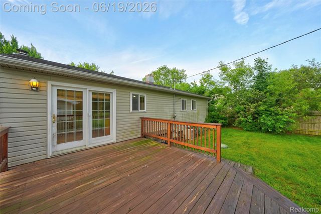 778 Manzano Drive, Wolverine Lake Village, MI 48390