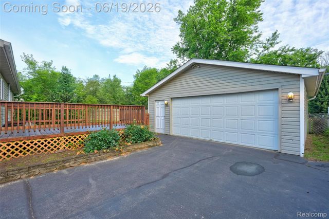 778 Manzano Drive, Wolverine Lake Village, MI 48390