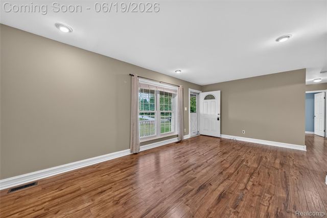 778 Manzano Drive, Wolverine Lake Village, MI 48390