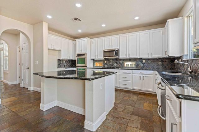 3913 Bayview Dr, Modesto, CA 95355