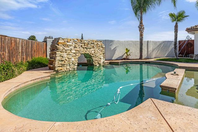 3913 Bayview Dr, Modesto, CA 95355