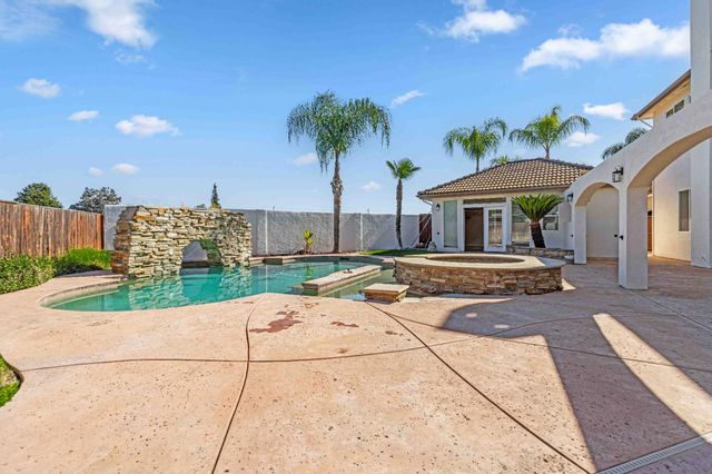 3913 Bayview Dr, Modesto, CA 95355