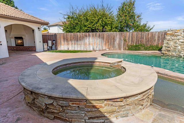 3913 Bayview Dr, Modesto, CA 95355