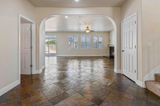 3913 Bayview Dr, Modesto, CA 95355