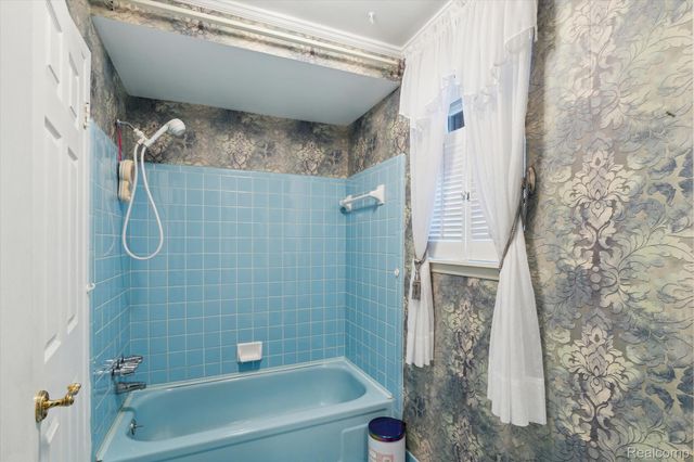 13830 Bathgate Drive, Sterling Heights, MI 48312