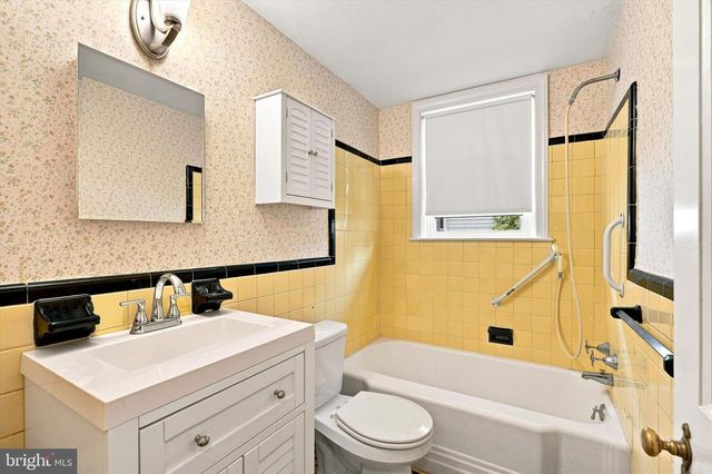 727 COTTAGE RD, Glenside, PA 19038