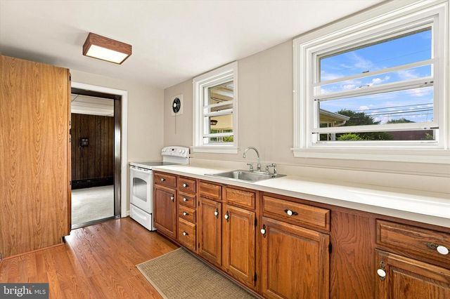 727 COTTAGE RD, Glenside, PA 19038