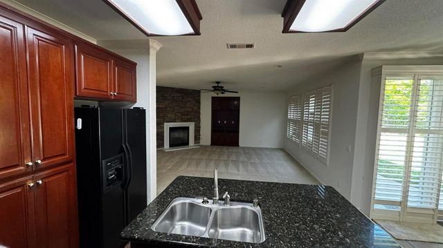 1421 Deepwell Dr, Stockton, CA 95209