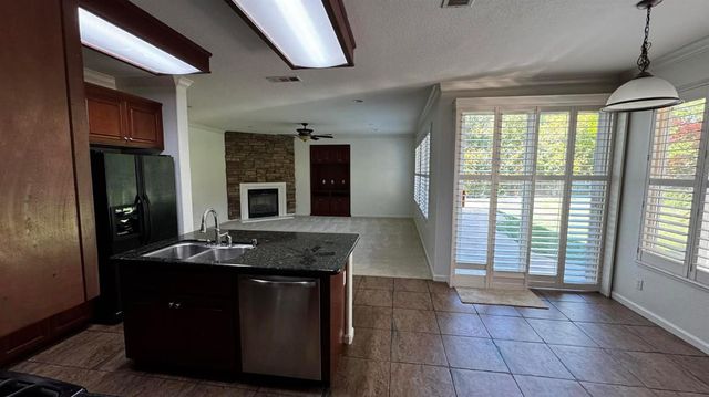 1421 Deepwell Dr, Stockton, CA 95209