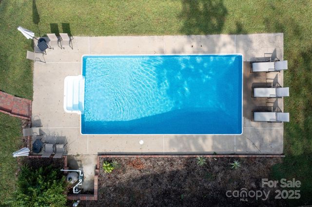 65 Rash Road, Asheville, NC 28806