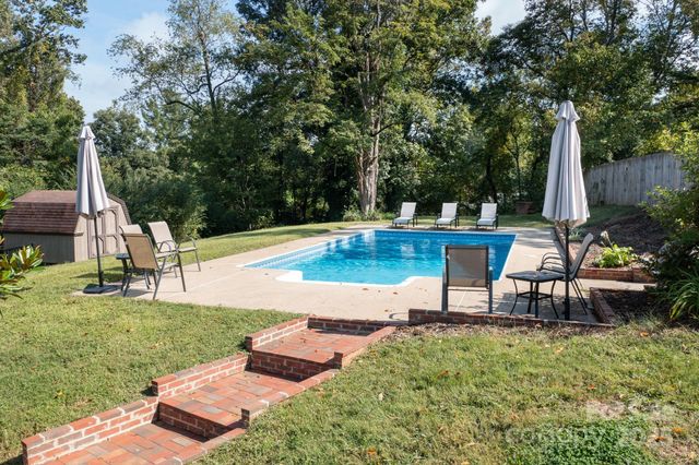 65 Rash Road, Asheville, NC 28806