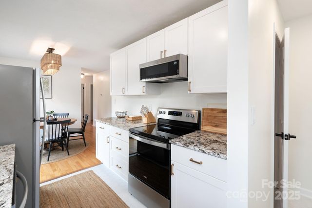 65 Rash Road, Asheville, NC 28806